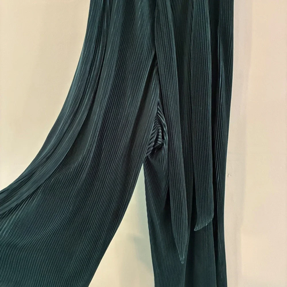 Lulus Jumpsuit XS Green Pleated Wide Leg Flutter Sleeve Wedding Party Cocktail